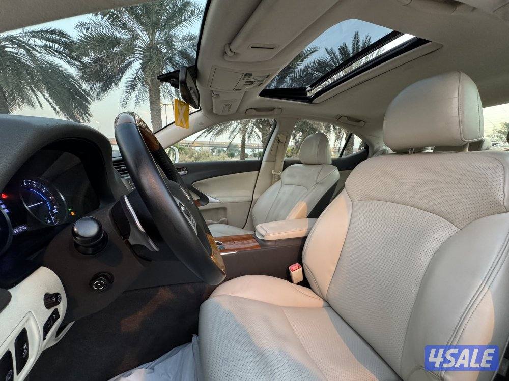 لكزس IS300 موديل 2012 بحاله ممتازه جدا11