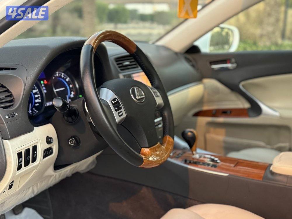 لكزس IS300 موديل 2012 بحاله ممتازه جدا12