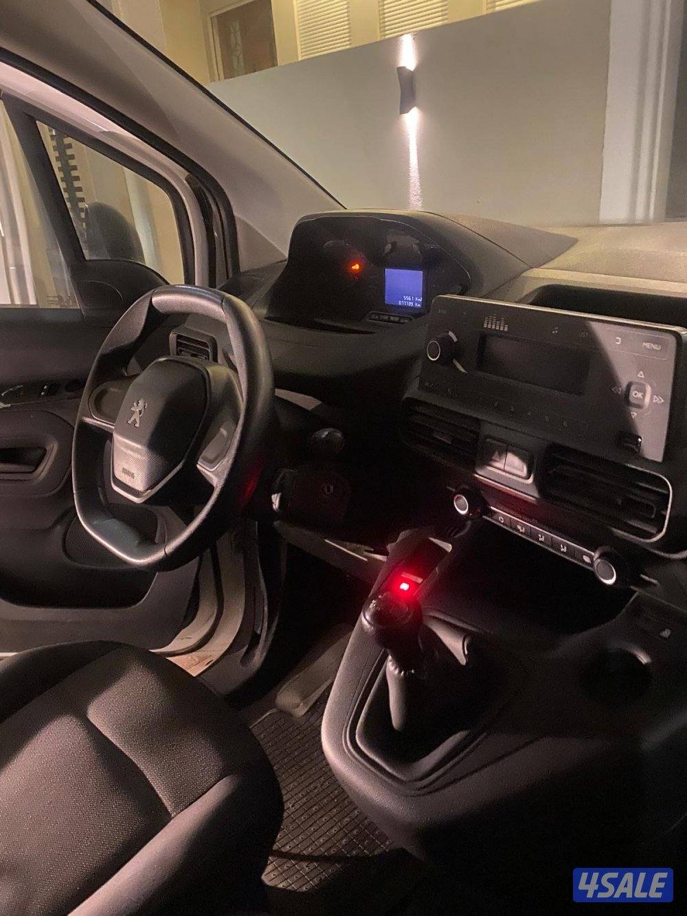 بيجو عداد ٧٧ الف قير عادي بانزين3