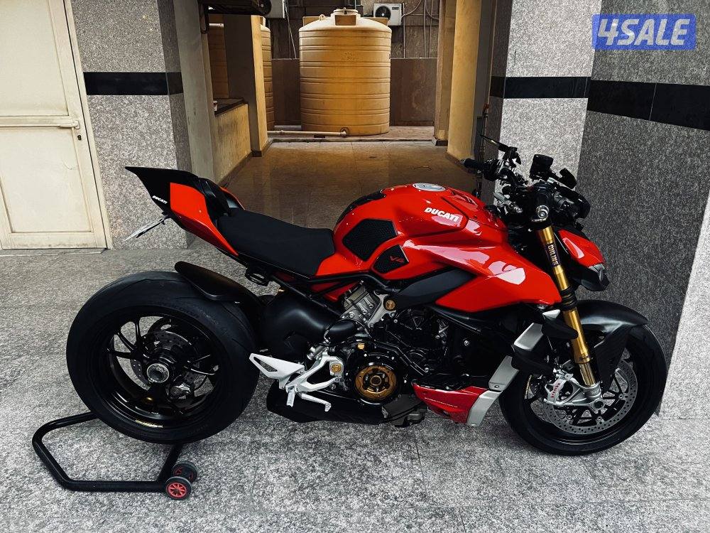 Ducati street fighter v4s1
