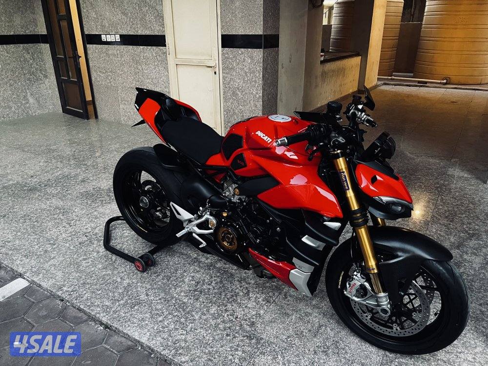 Ducati street fighter v4s0