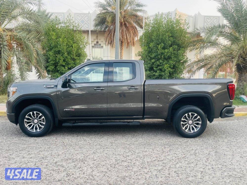 للبيع وانيت سيرا AT4  كبينه ونص  موديل 2020 ماشي فقط 80 الف دبل جير0