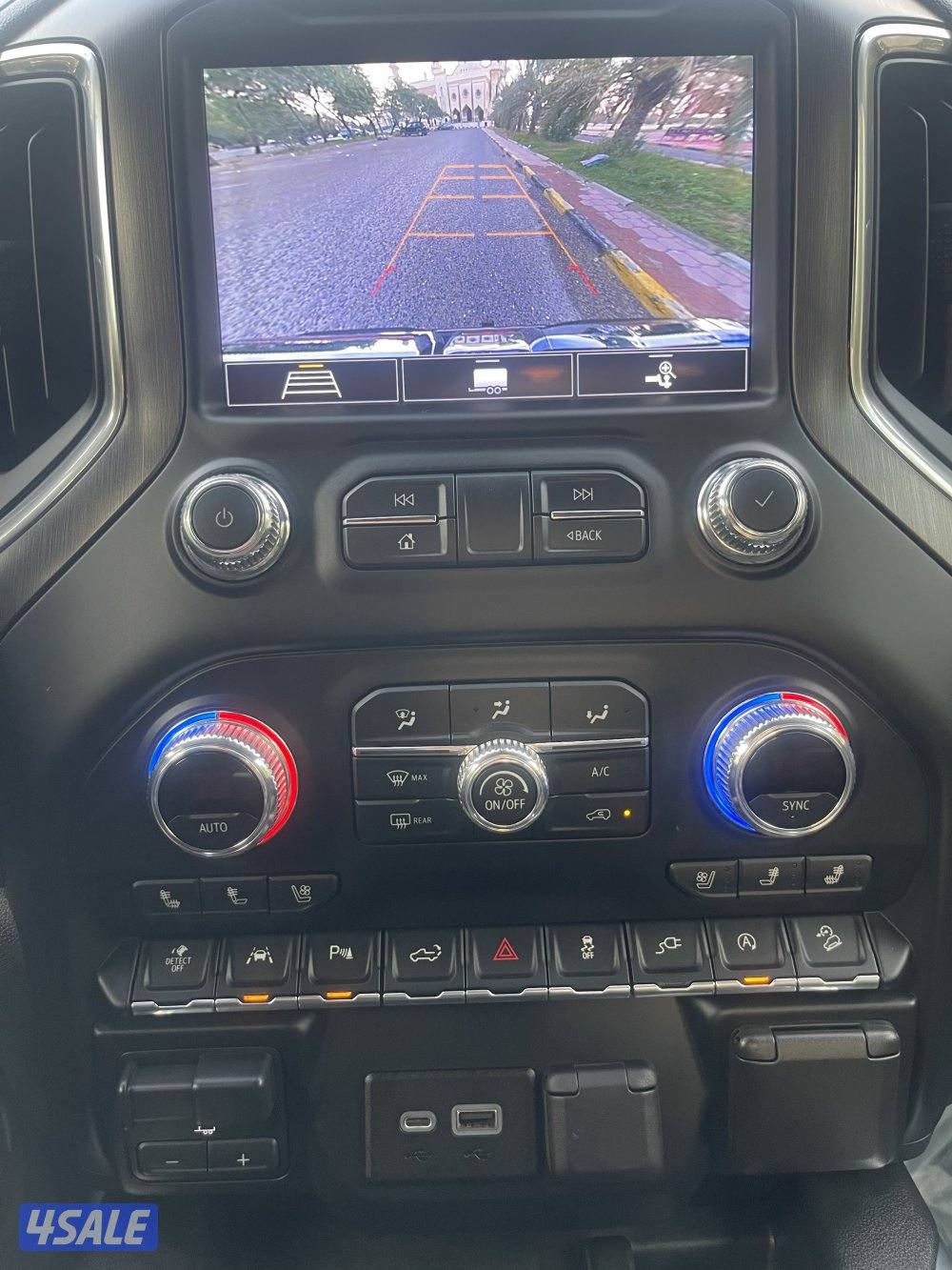 للبيع وانيت سيرا AT4  كبينه ونص  موديل 2020 ماشي فقط 80 الف دبل جير4