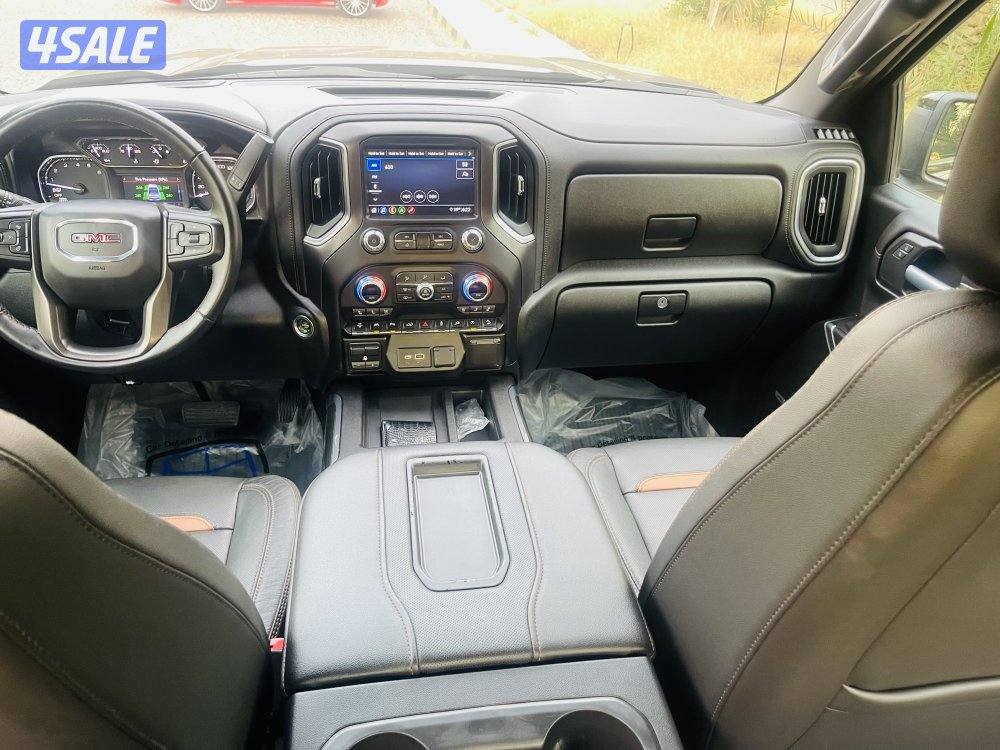 للبيع وانيت سيرا AT4  كبينه ونص  موديل 2020 ماشي فقط 80 الف دبل جير5