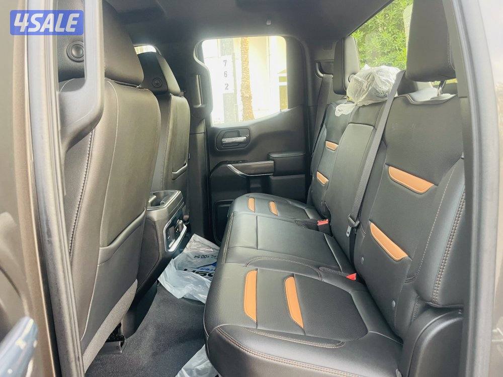 للبيع وانيت سيرا AT4  كبينه ونص  موديل 2020 ماشي فقط 80 الف دبل جير6