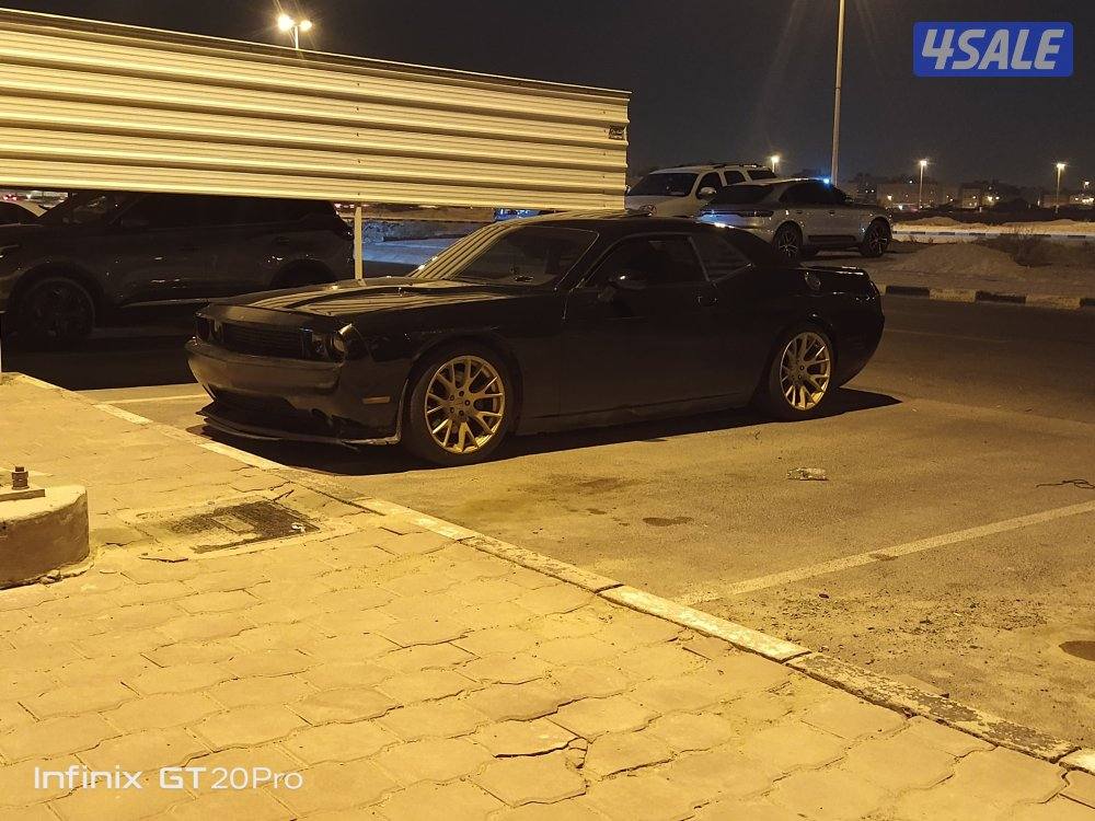 للبيع قطع غيار دودج تشالنجر srt0