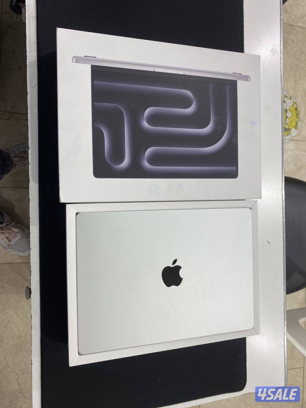 Macbook pro M4 mint condition like new only 8 cycle battary 100 %0