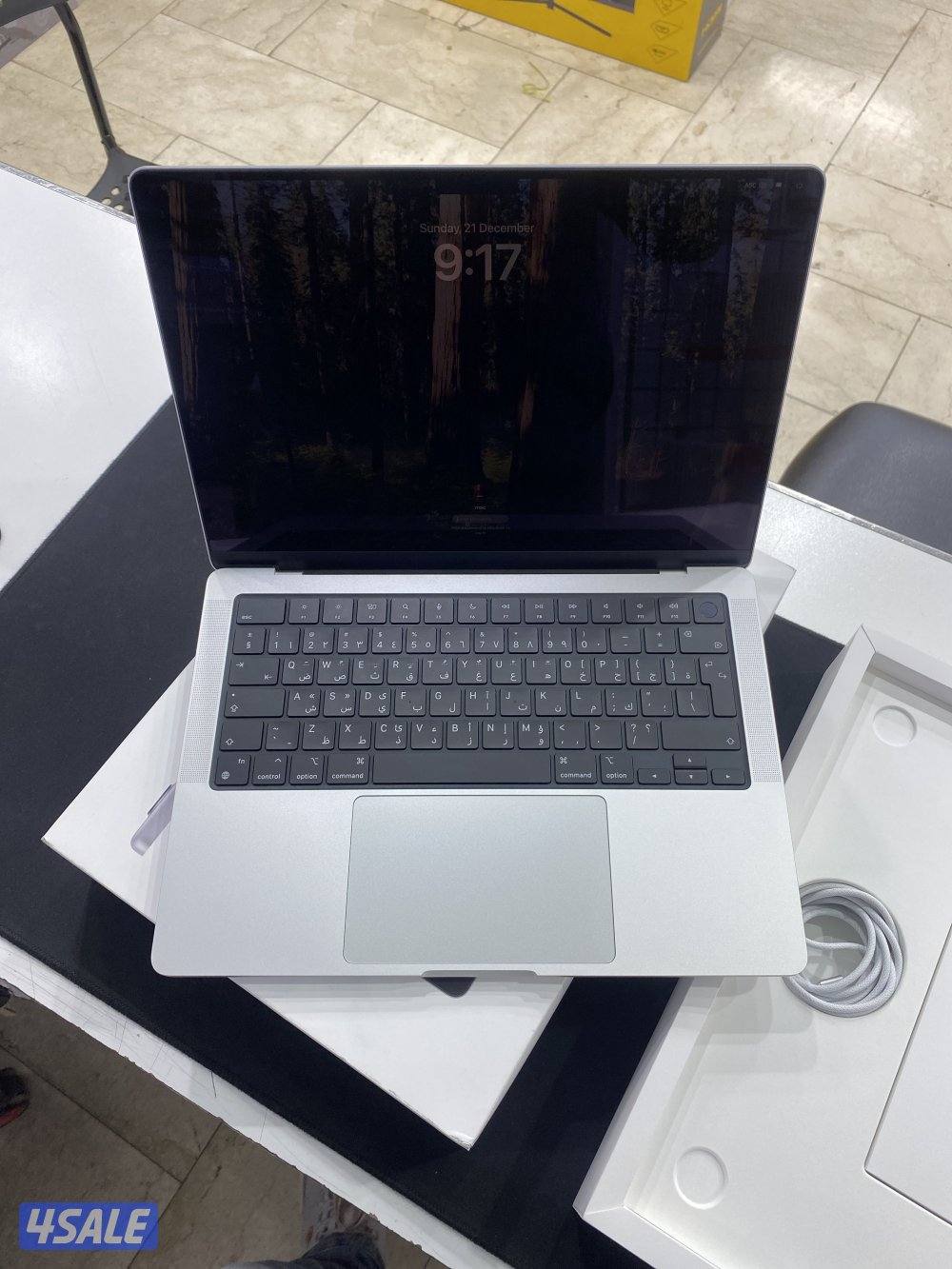 Macbook pro M4 mint condition like new only 8 cycle battary 100 %3