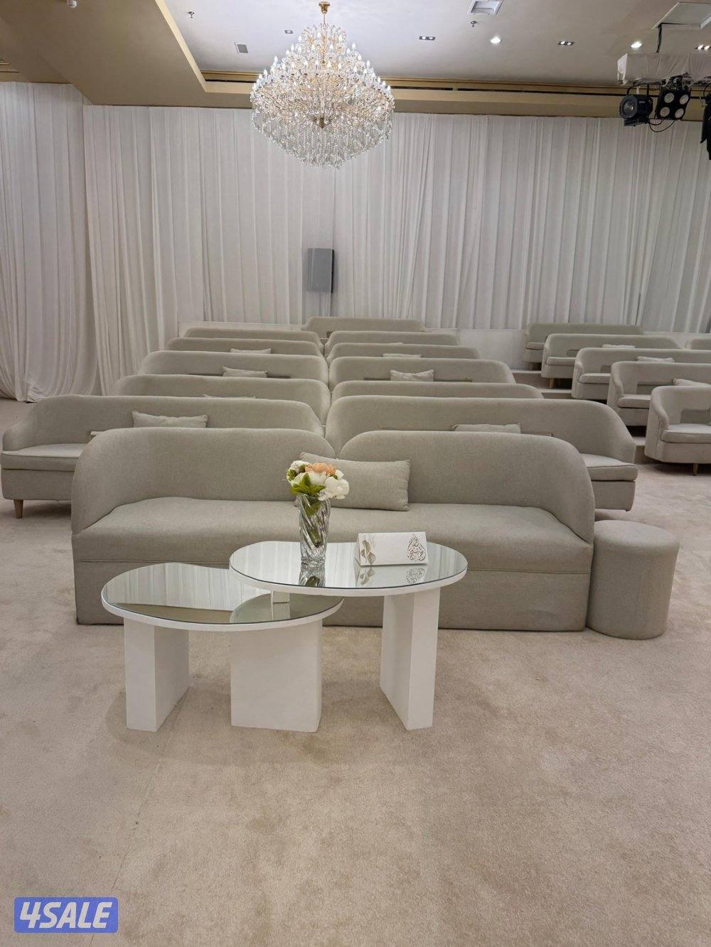 تاجير كراسي مخمل  و كنبات مع طاولاتهم -دي جي -كوش -تصوير -فاليه -زينه13