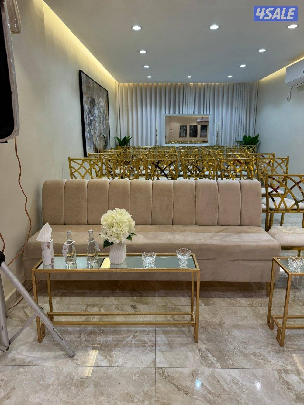 تاجير كراسي مخمل  و كنبات مع طاولاتهم -دي جي -كوش -تصوير -فاليه -زينه14