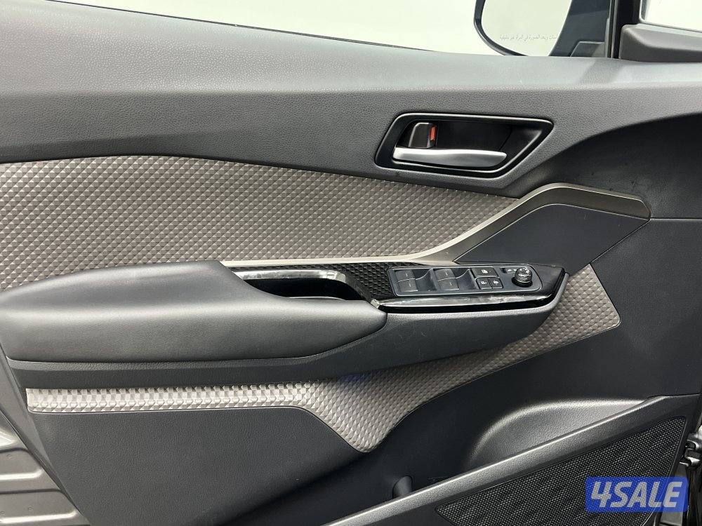 TOYOTA C-HR_HEV HIGH OPTION10