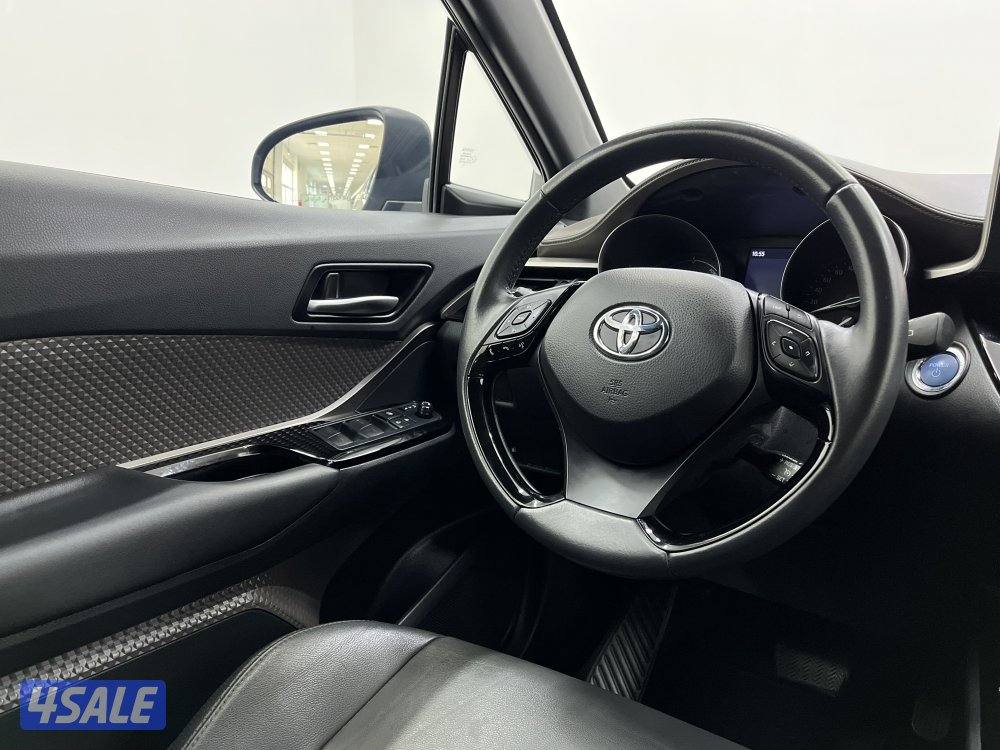 TOYOTA C-HR_HEV HIGH OPTION12