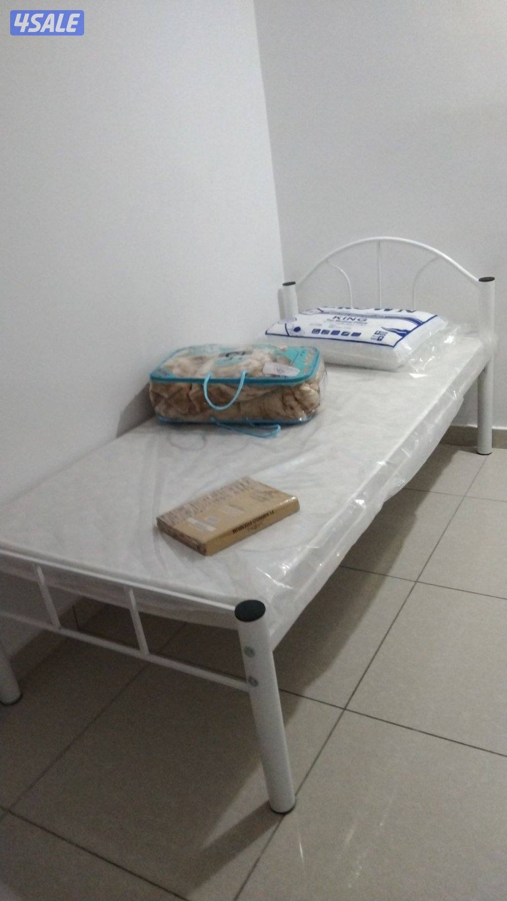 سرير حديد ومرتبه طبيه وبطانيه ومخده والملايات5