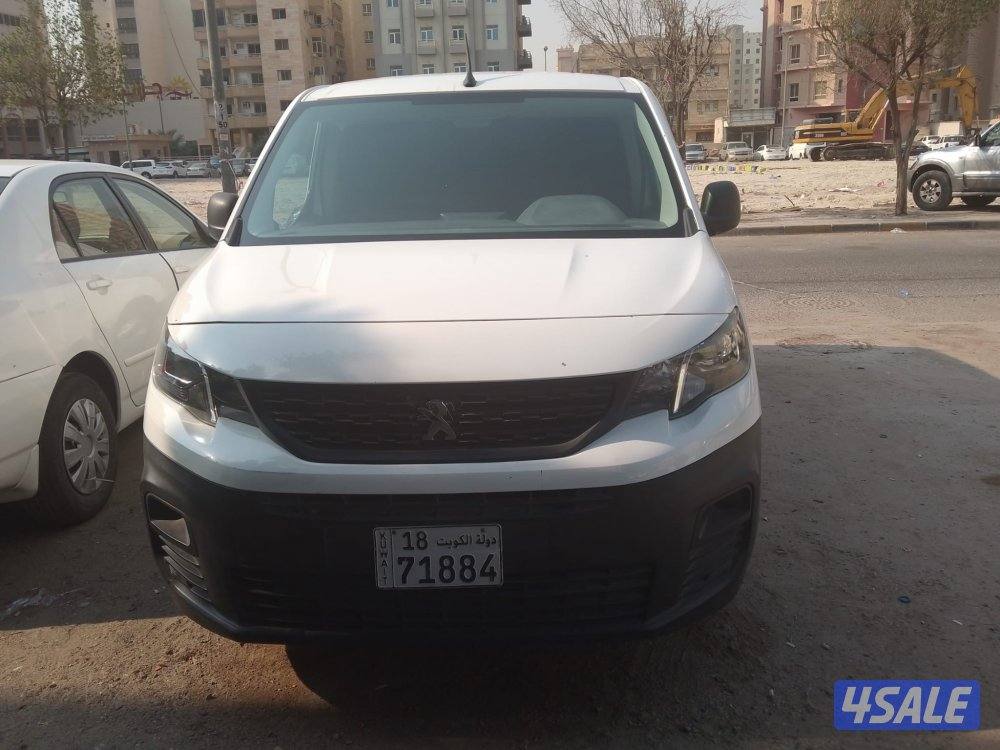 للبيع باص بيجو3