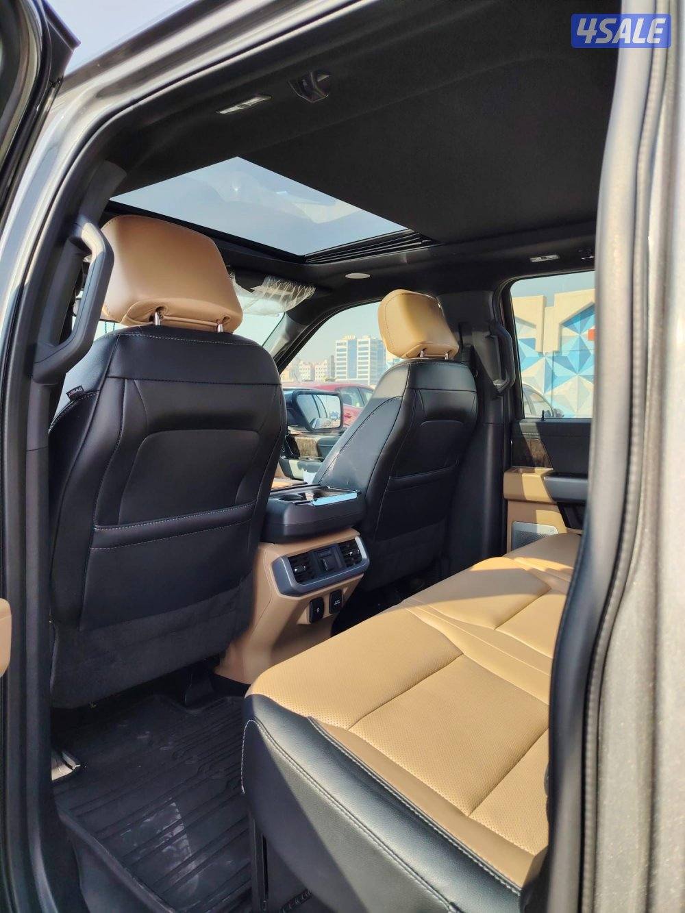 وانيت فورد لاريت 2023 بحاله الوكاله عداد 24 الف7