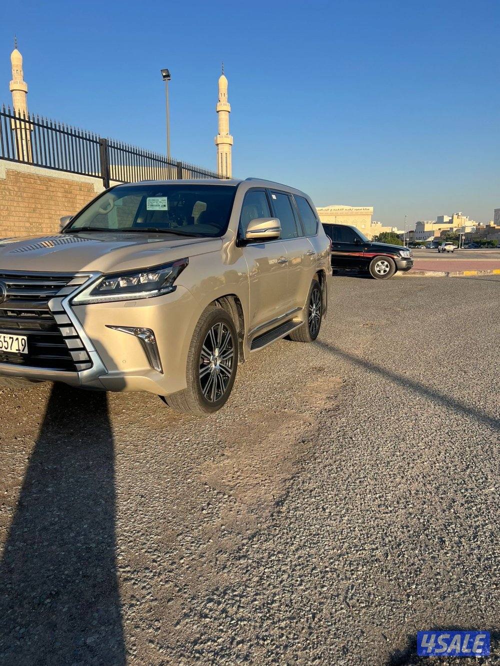 لكزس LX570 الساير 2019 درجه اولى بحاله الوكاله عداد 129 الف0