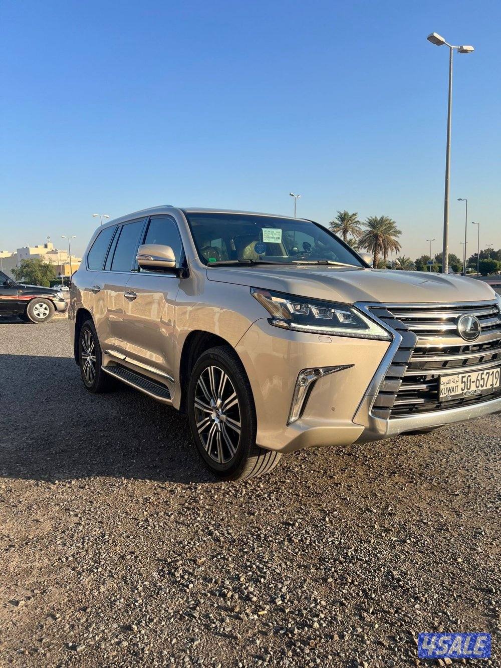 لكزس LX570 الساير 2019 درجه اولى بحاله الوكاله عداد 129 الف1