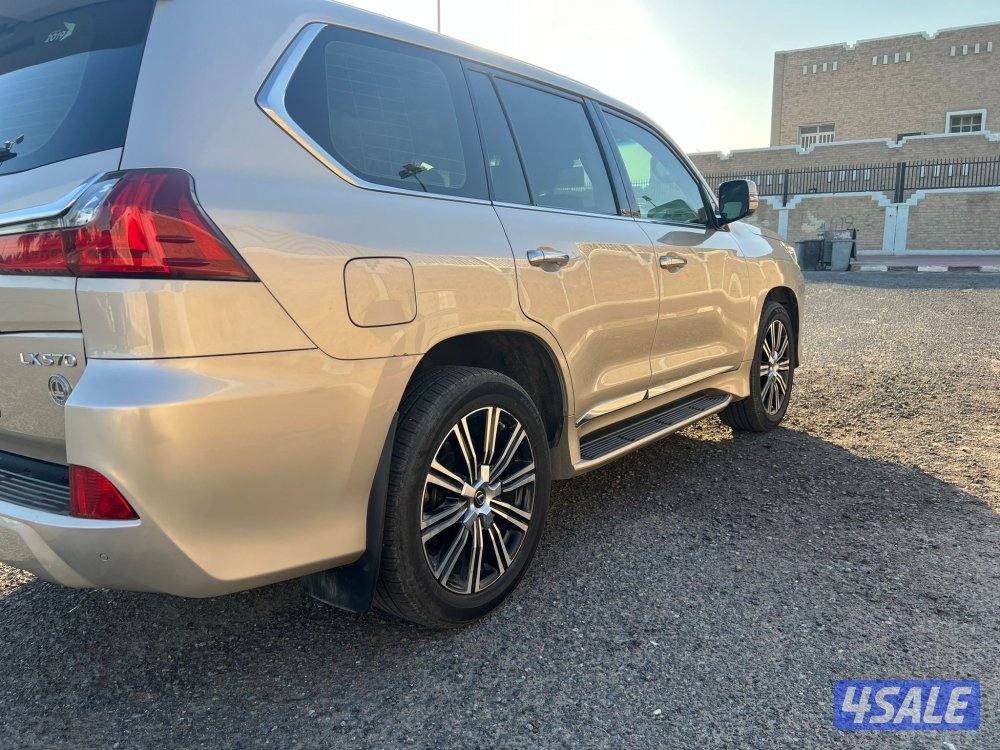 لكزس LX570 الساير 2019 درجه اولى بحاله الوكاله عداد 129 الف4