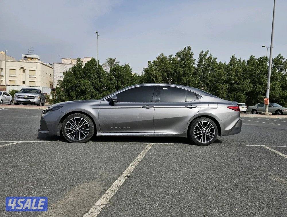 Toyota Camry GLE 20254