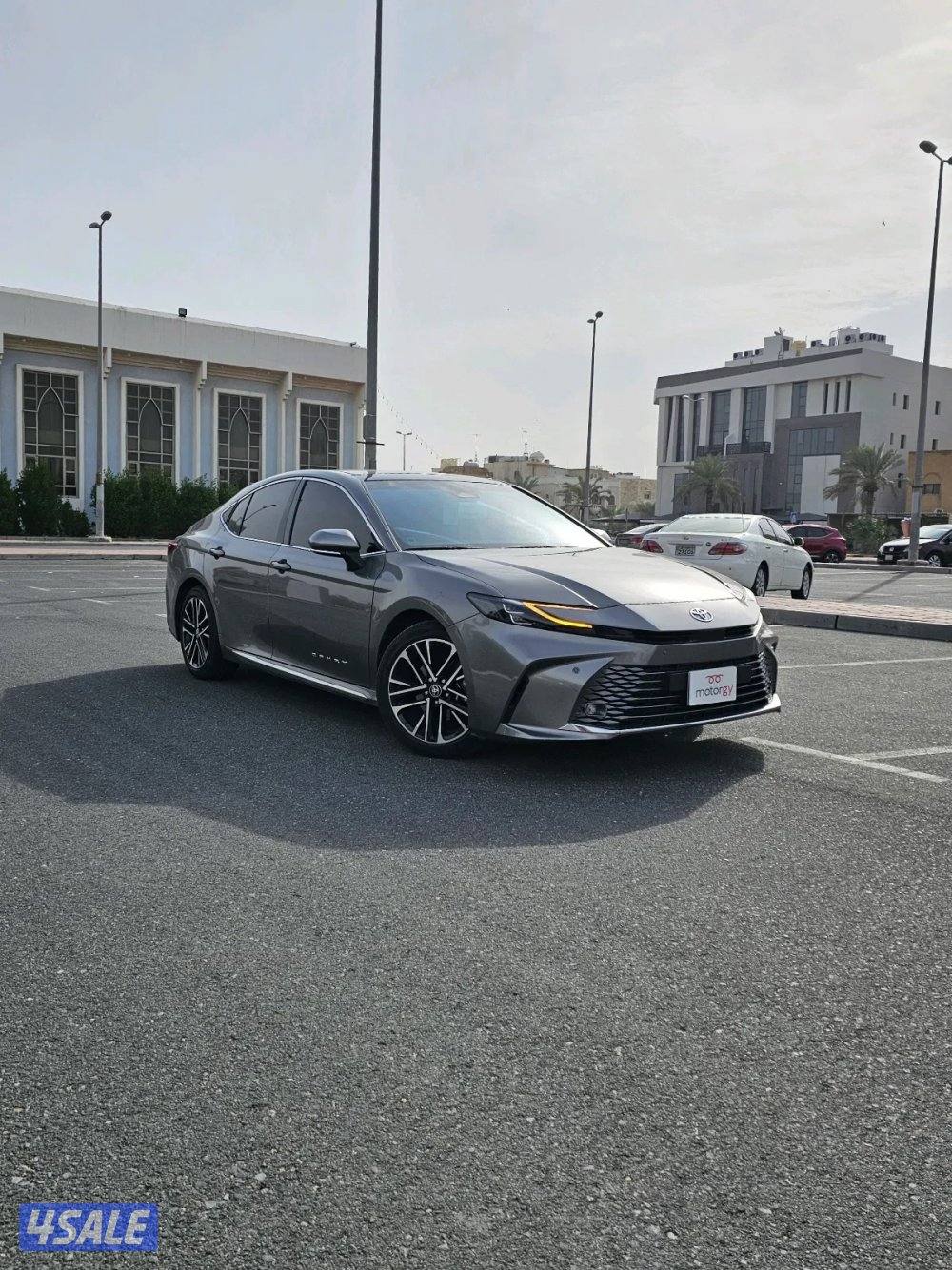 Toyota Camry GLE 20256