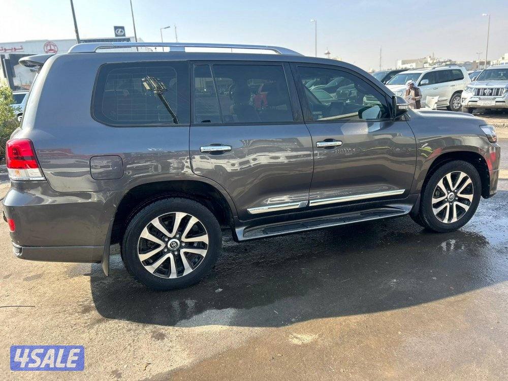 لاند كروزرGX.R تورينق-V8 موديل 2019 ماشى 261.000 k.m   وارد الساير .2