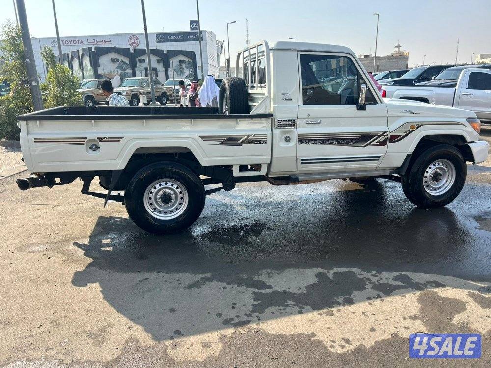 تويوت لاند كروزر شاص LX .V6  موديل 2009 ماشى 580.000 k.m  وارد الخليج2