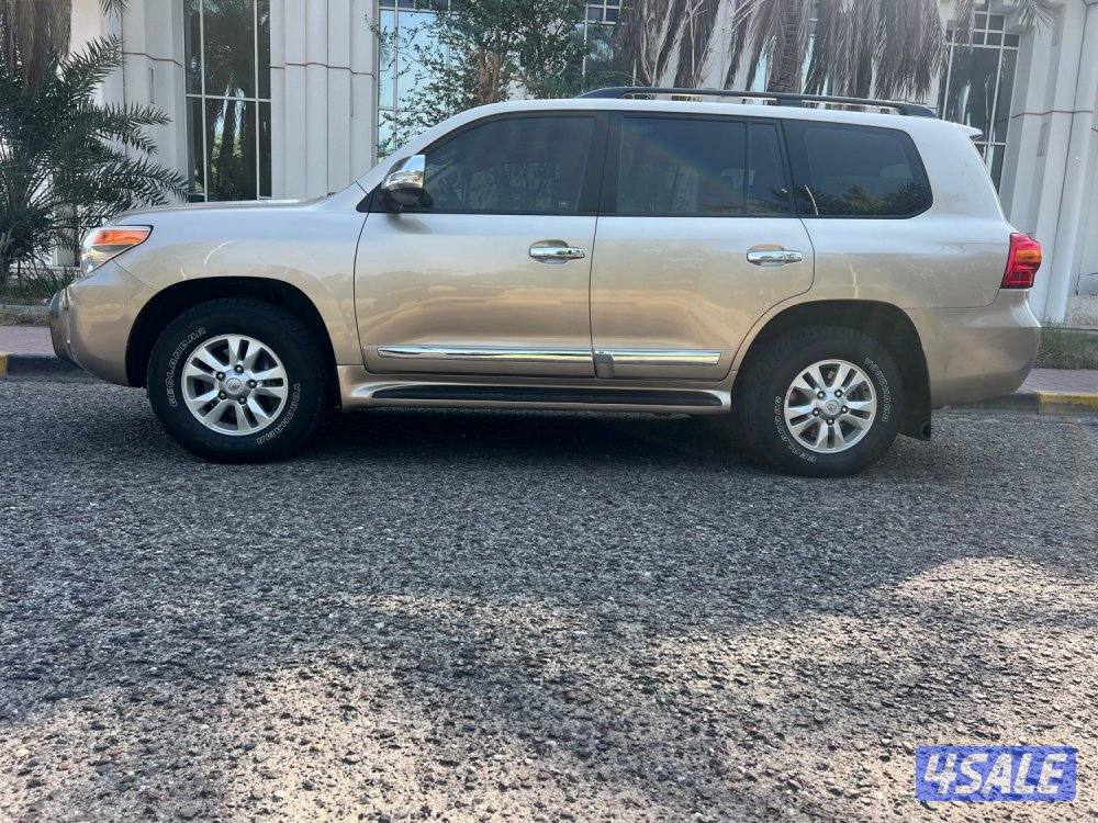 لاندكروز موديل ٢٠١٢الساير ماشي ٢٣٠الف صبغ وكاله ماعدا قطعه ٨سلندر2