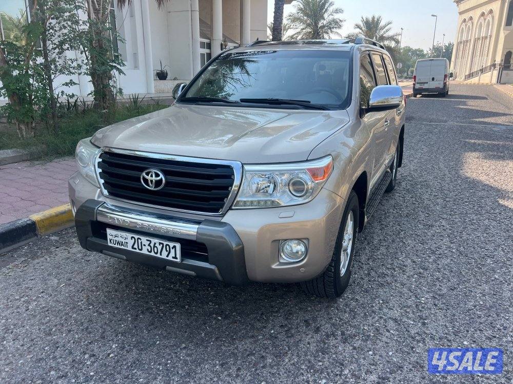 لاندكروز موديل ٢٠١٢الساير ماشي ٢٣٠الف صبغ وكاله ماعدا قطعه ٨سلندر6