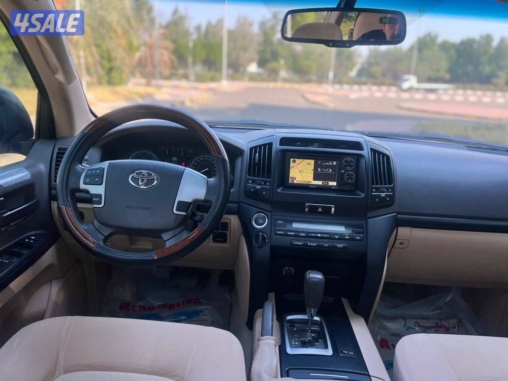 لاندكروز موديل ٢٠١٢الساير ماشي ٢٣٠الف صبغ وكاله ماعدا قطعه ٨سلندر8