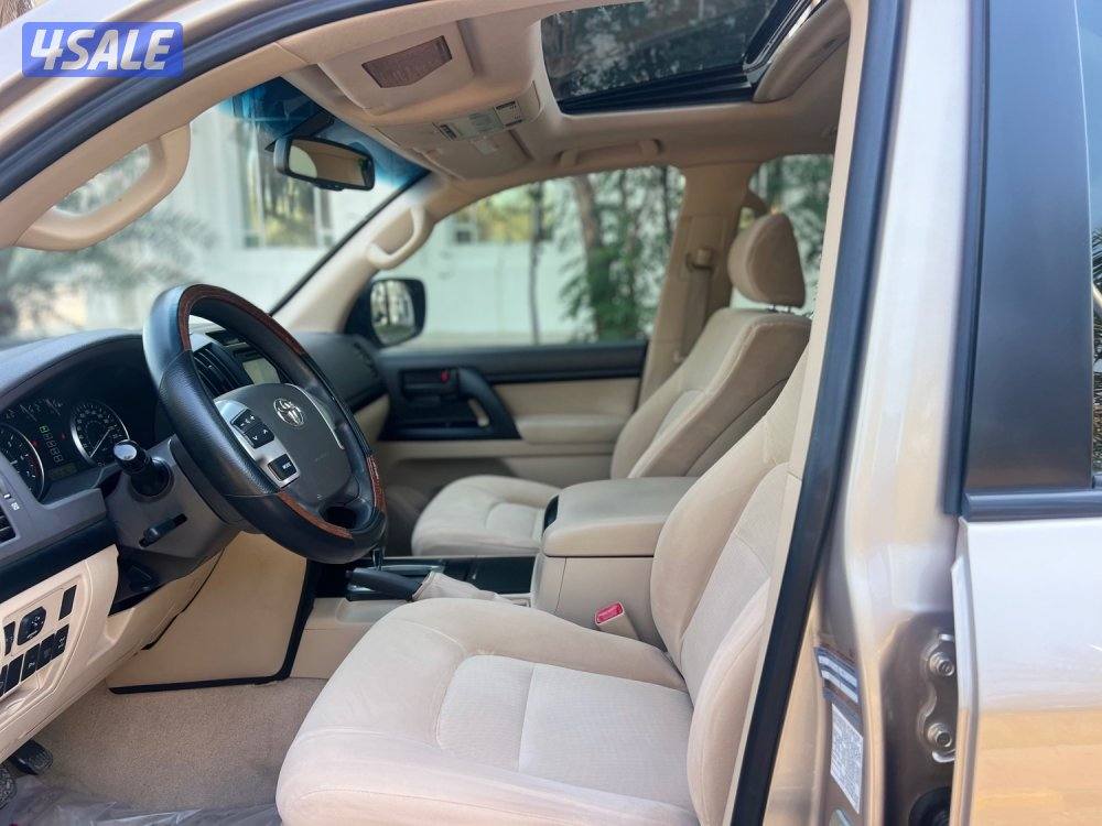 لاندكروز موديل ٢٠١٢الساير ماشي ٢٣٠الف صبغ وكاله ماعدا قطعه ٨سلندر9