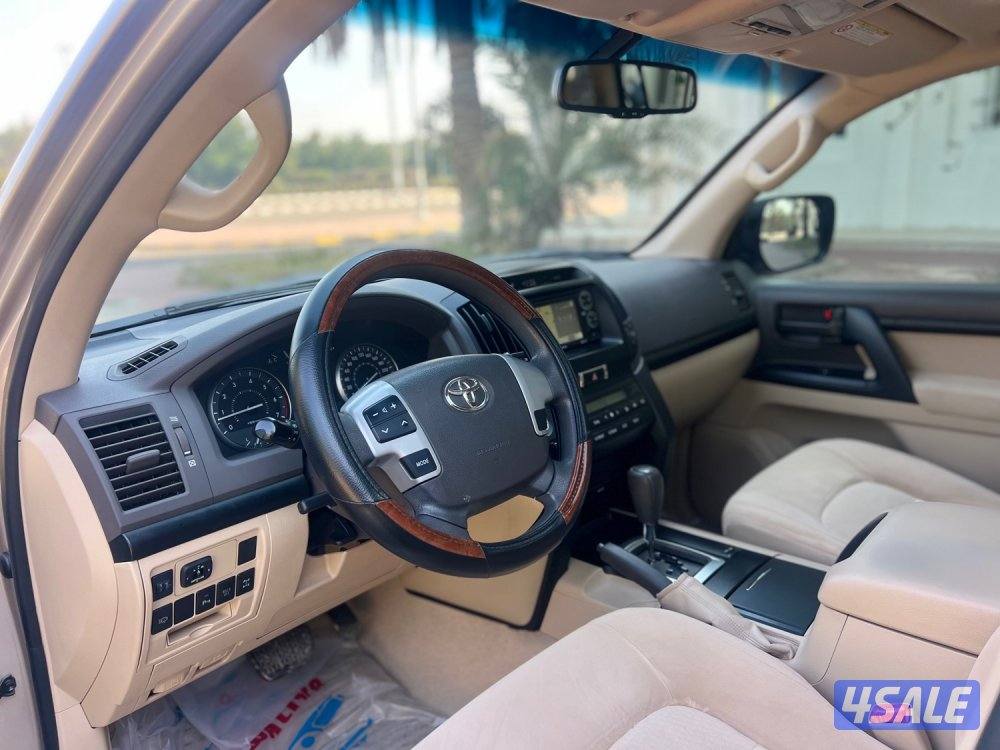 لاندكروز موديل ٢٠١٢الساير ماشي ٢٣٠الف صبغ وكاله ماعدا قطعه ٨سلندر10