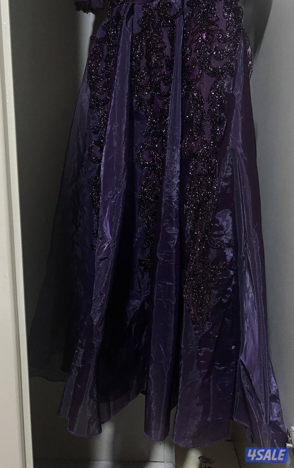 فستان أنيق باللون البنفسجي الملكي1