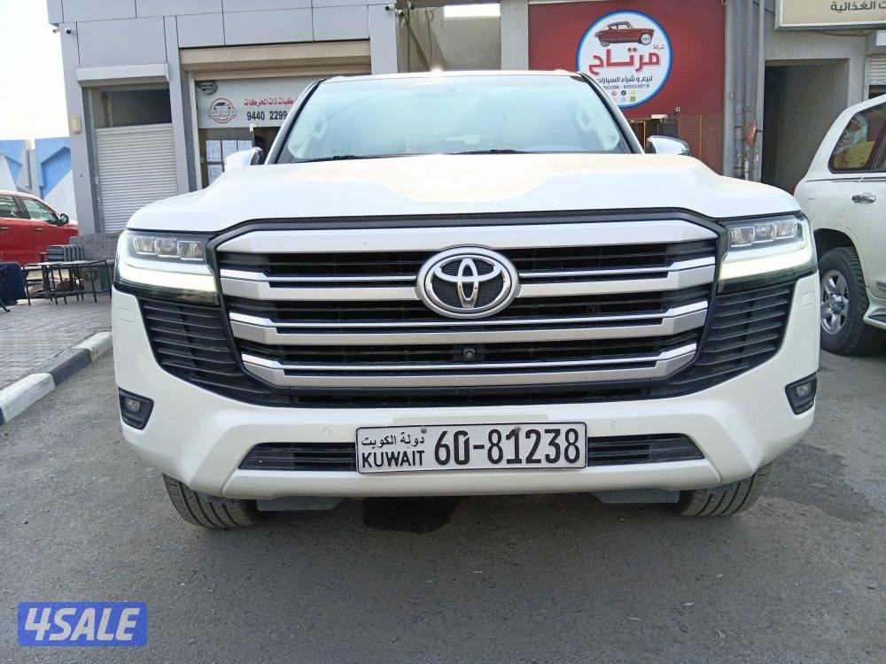 لاندكروزر VX 2022  ماشي 78الف صبغ الوكالة ماعدا قطعتين شرط الفحص0