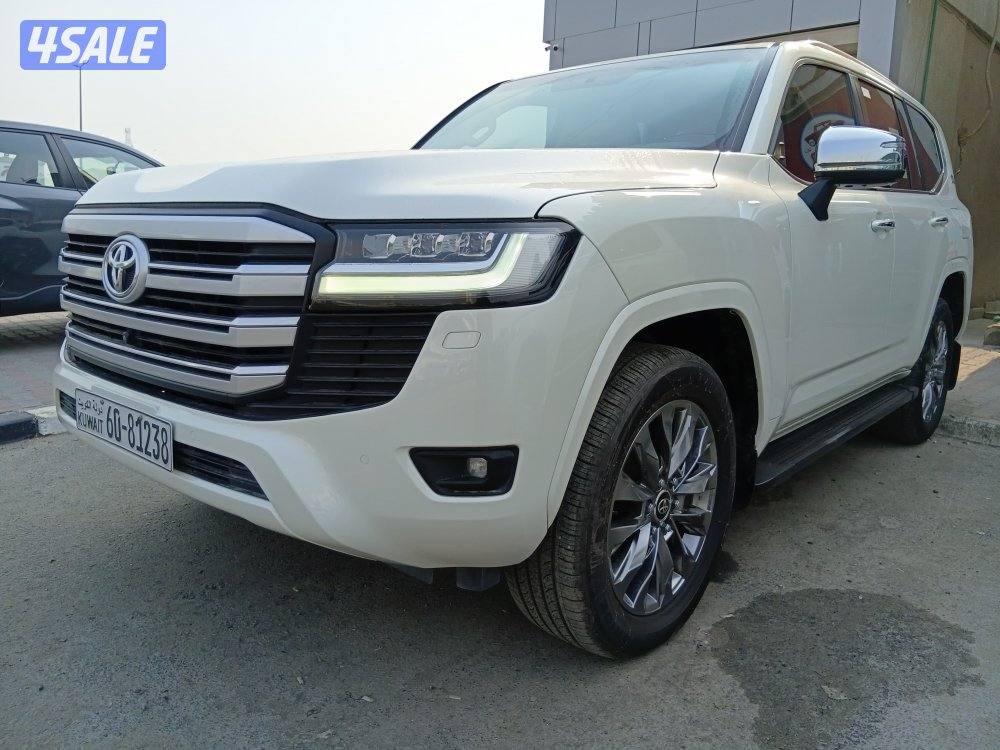 لاندكروزر VX 2022  ماشي 78الف صبغ الوكالة ماعدا قطعتين شرط الفحص1