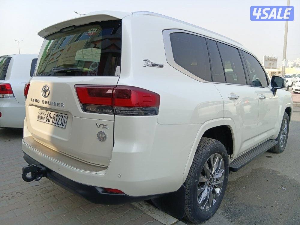 لاندكروزر VX 2022  ماشي 78الف صبغ الوكالة ماعدا قطعتين شرط الفحص2