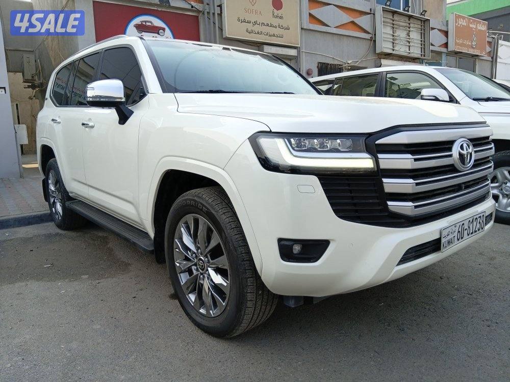 لاندكروزر VX 2022  ماشي 78الف صبغ الوكالة ماعدا قطعتين شرط الفحص4