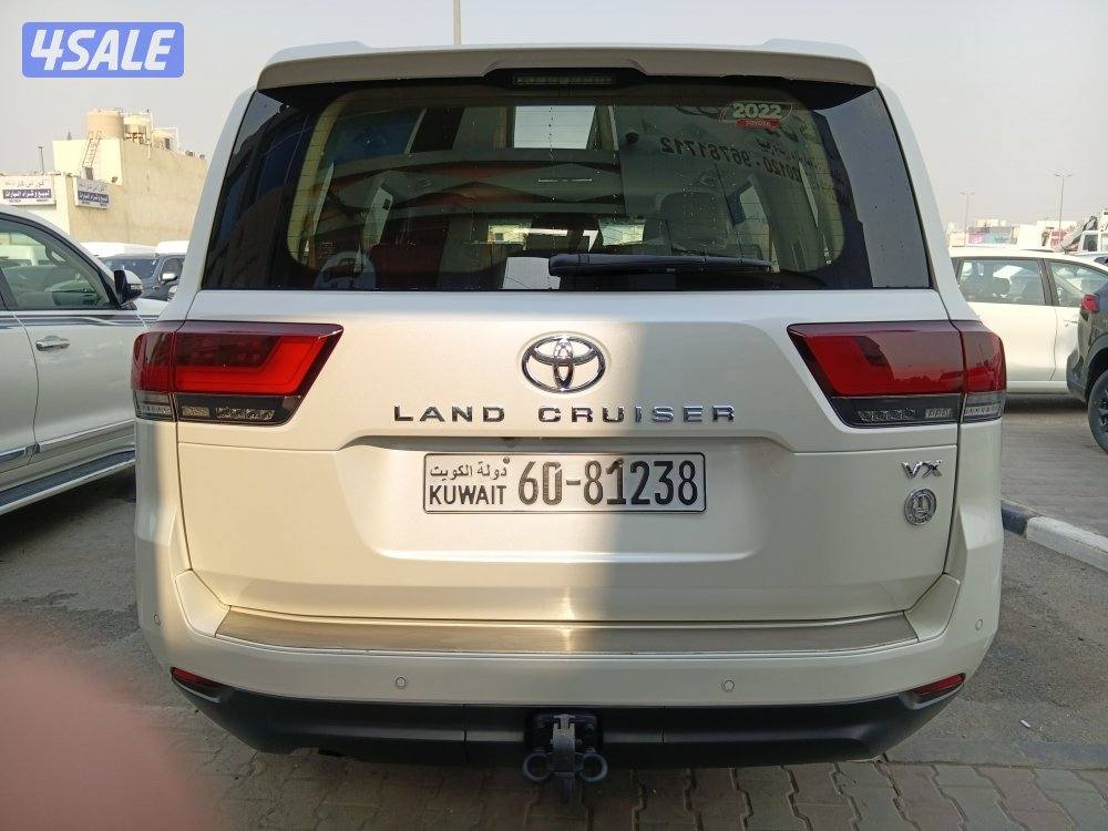 لاندكروزر VX 2022  ماشي 78الف صبغ الوكالة ماعدا قطعتين شرط الفحص5