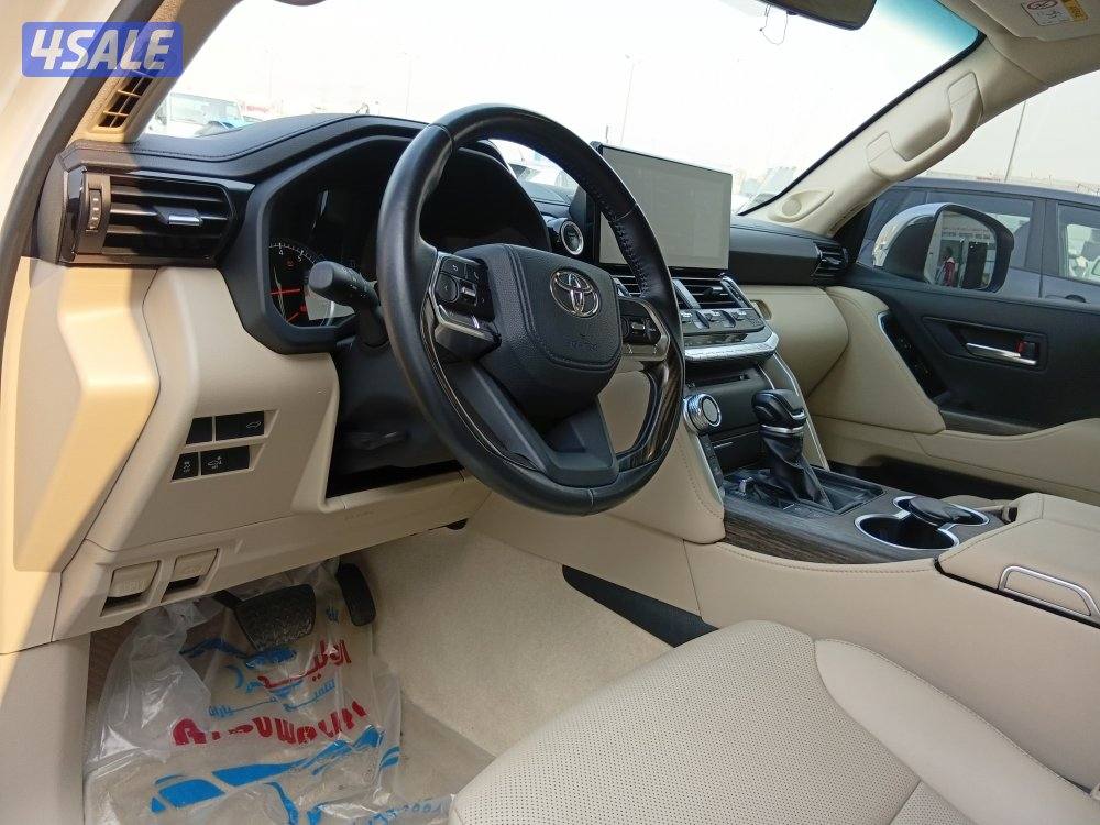 لاندكروزر VX 2022  ماشي 78الف صبغ الوكالة ماعدا قطعتين شرط الفحص7