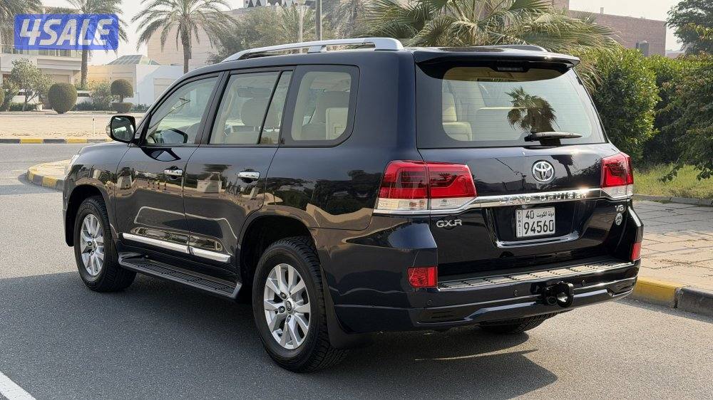 لاندكروزر 2017 8 سلندر2