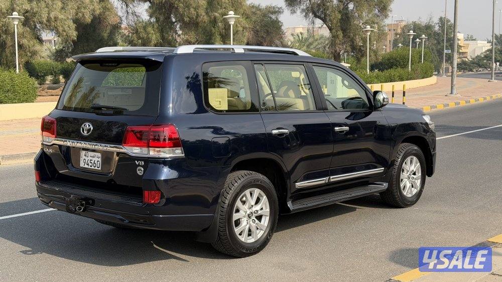 لاندكروزر 2017 8 سلندر3