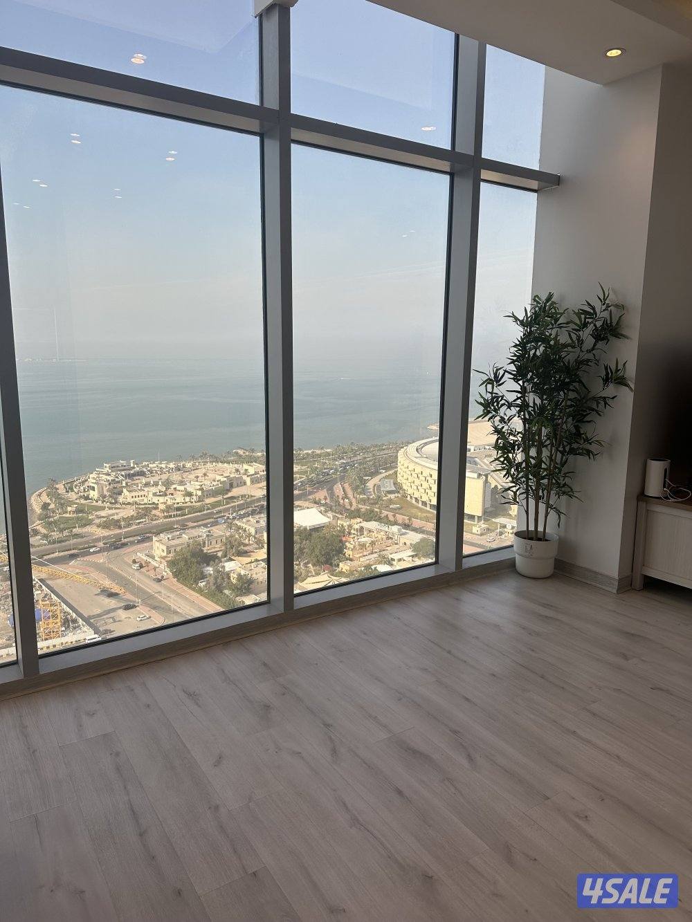 مكتب دور كامل للايجار 4 أرقام أليه في منطقة القبلة على البحر موقع مميز0