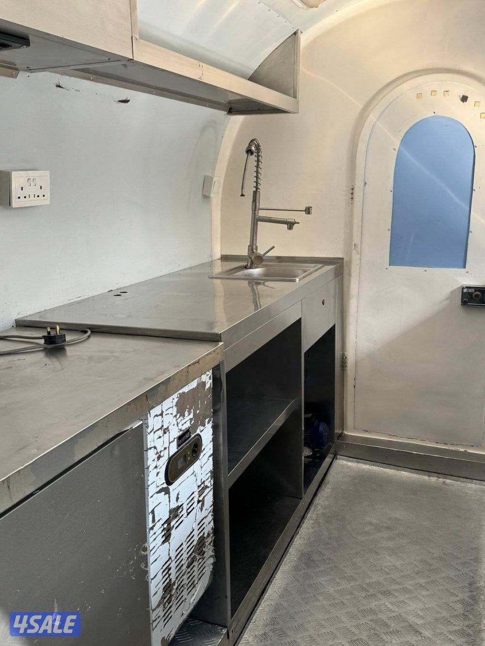 للبيع فود ترك نظييف جداً جداً6