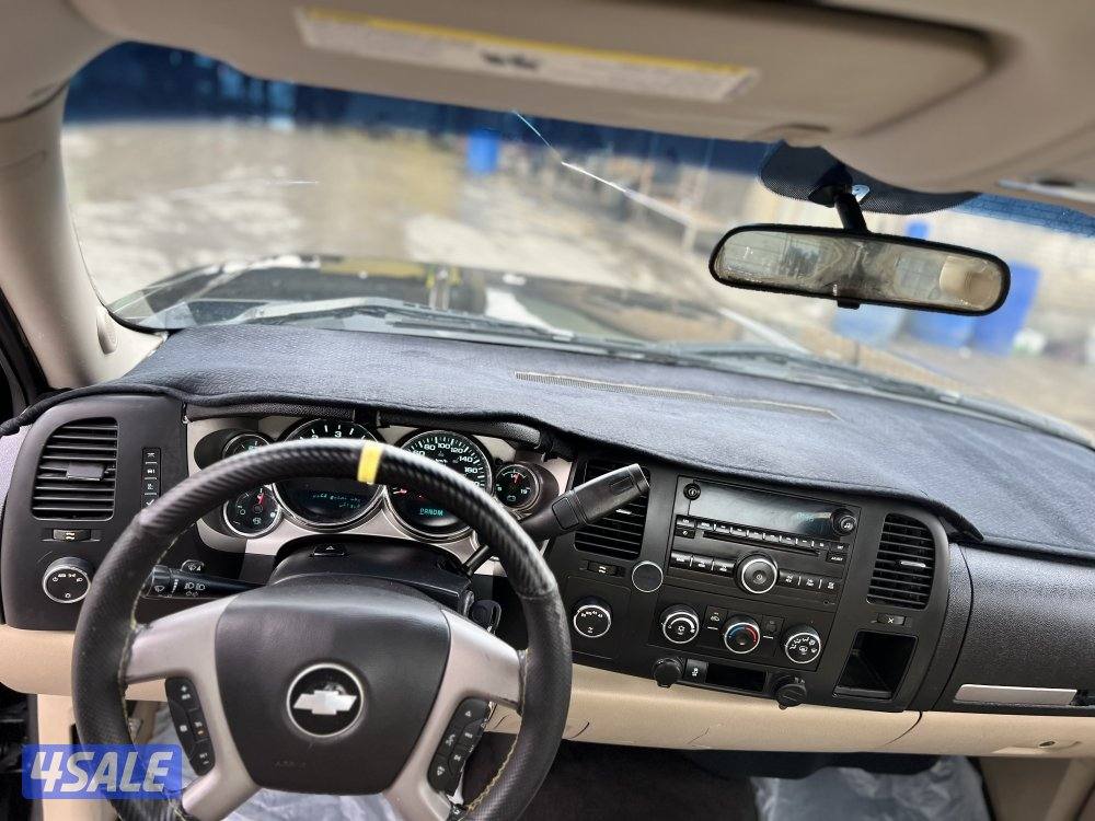 ‏للبيع وانيت سلفرادو موديل2011 المكينة الكبيرة ستة غيار دبل8