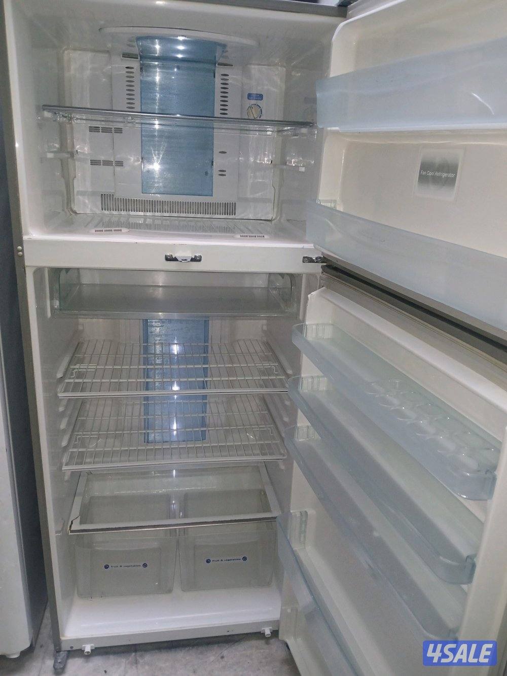 للبيع ثلاجه توشيبا ياباني أو فريجدير أمريكي عائلية 24قدم بحاله ممتازه0