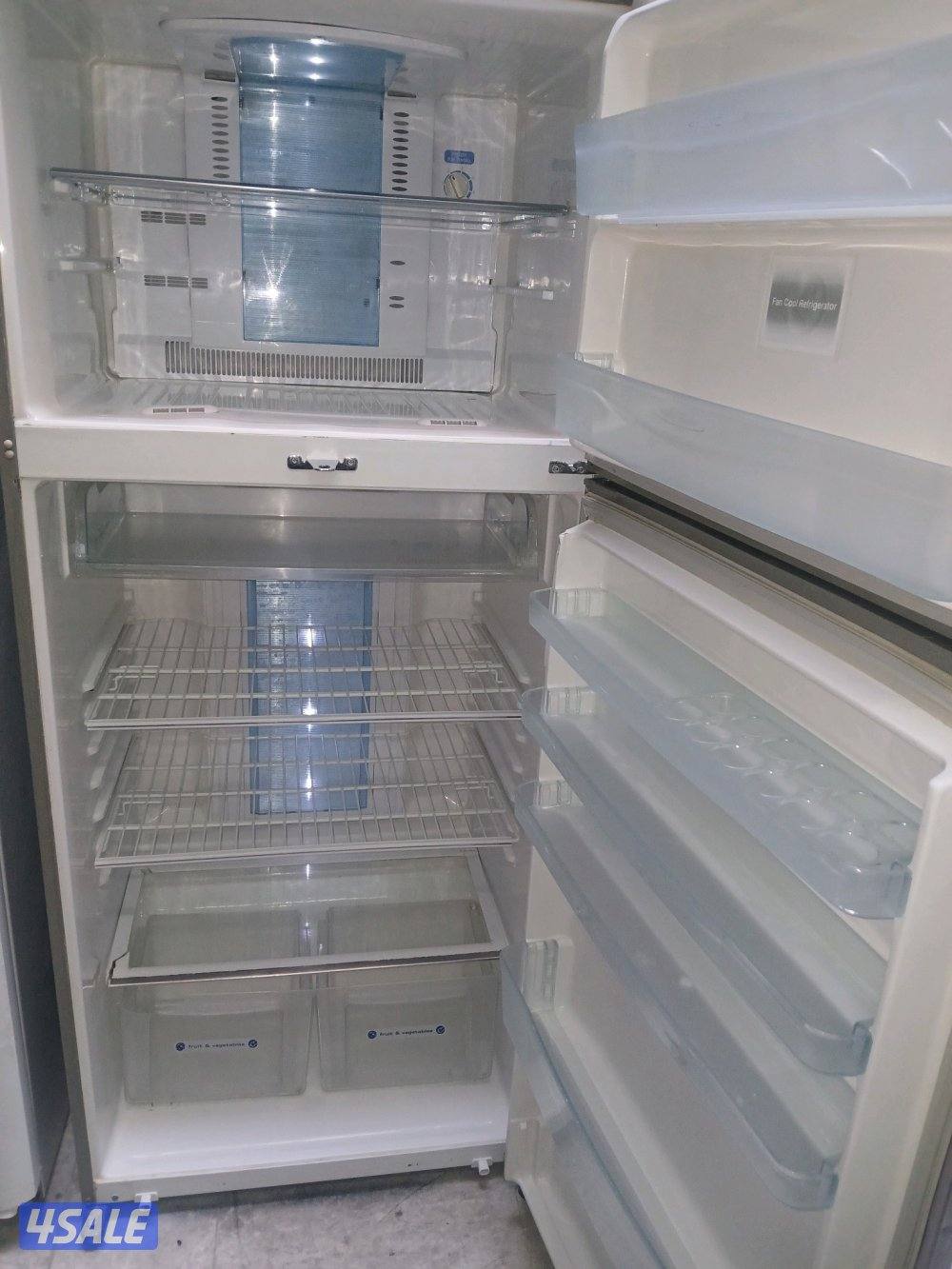 للبيع ثلاجه توشيبا ياباني أو فريجدير أمريكي عائلية 24قدم بحاله ممتازه1