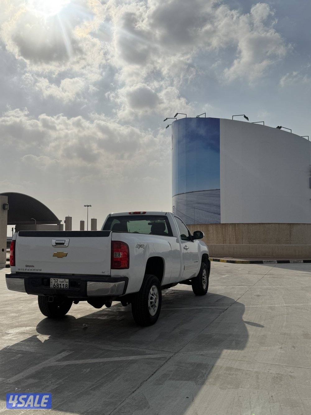 للبيع وانيت سلفرادو 2500HD1