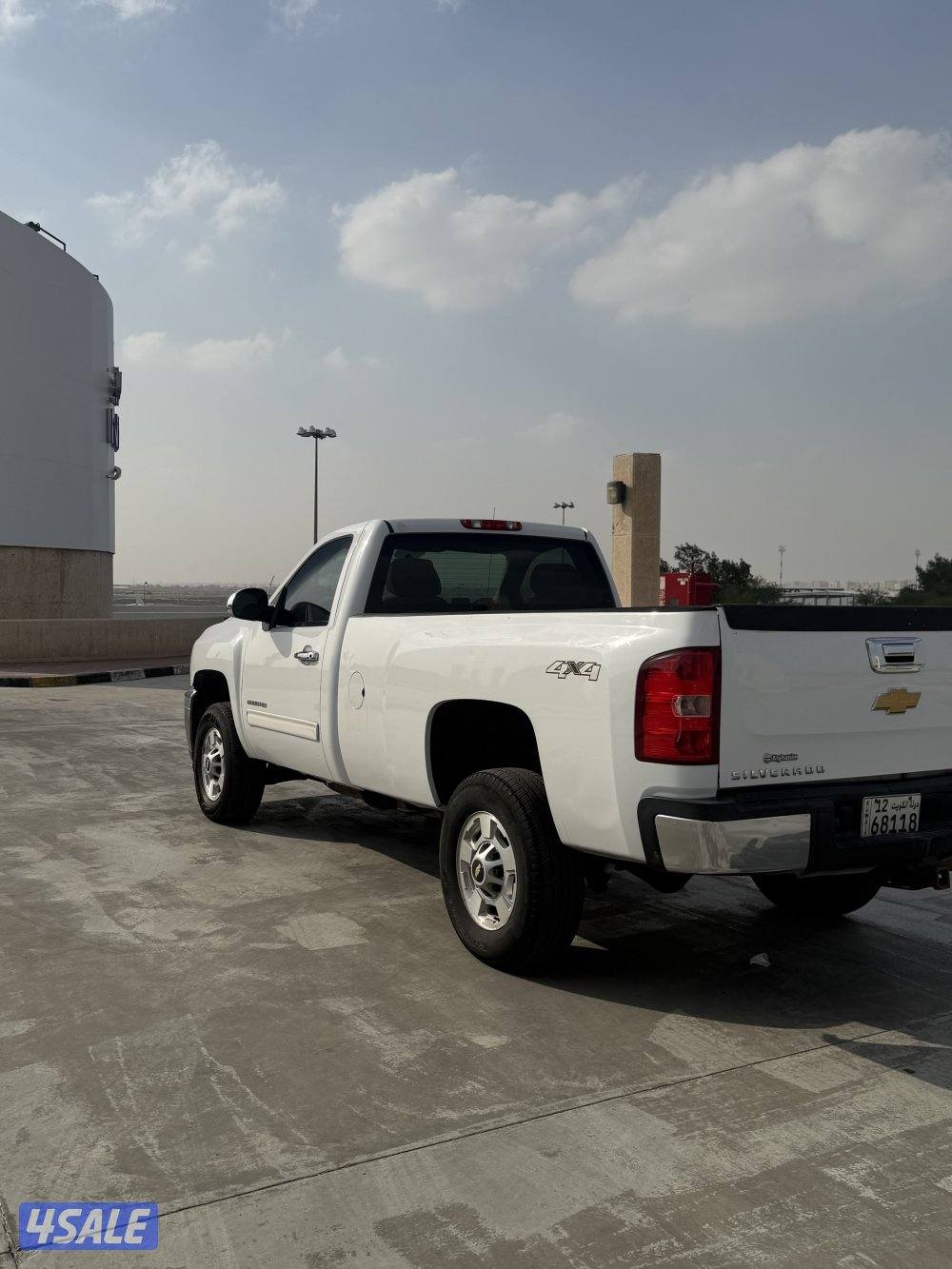 للبيع وانيت سلفرادو 2500HD2