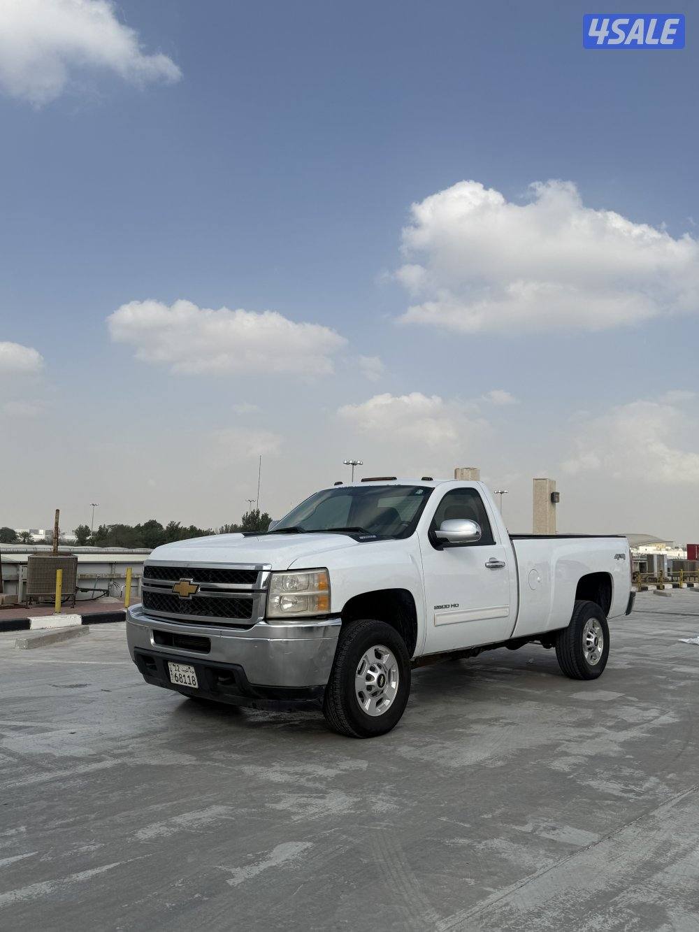 للبيع وانيت سلفرادو 2500HD4