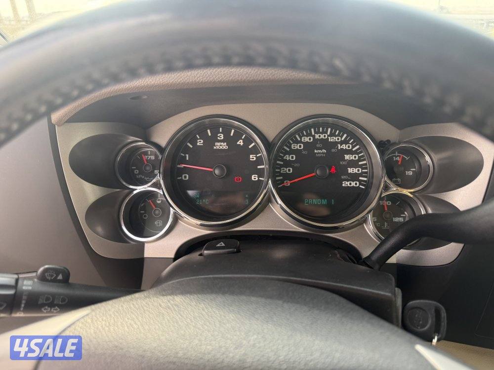 للبيع وانيت سلفرادو 2500HD5