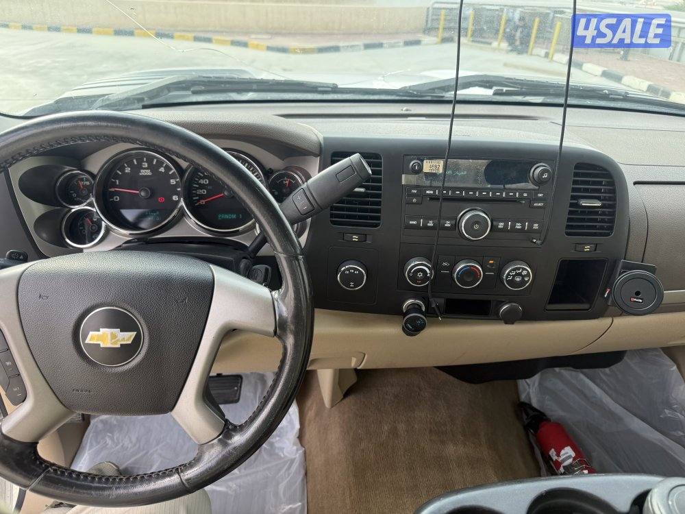 للبيع وانيت سلفرادو 2500HD6